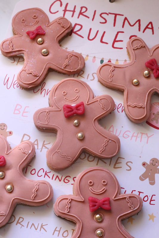 Pepperkakemann med rød sløyfe